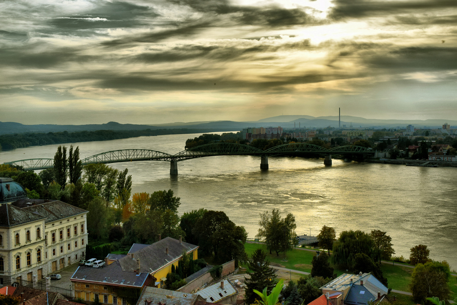 Alkony a Duna felett