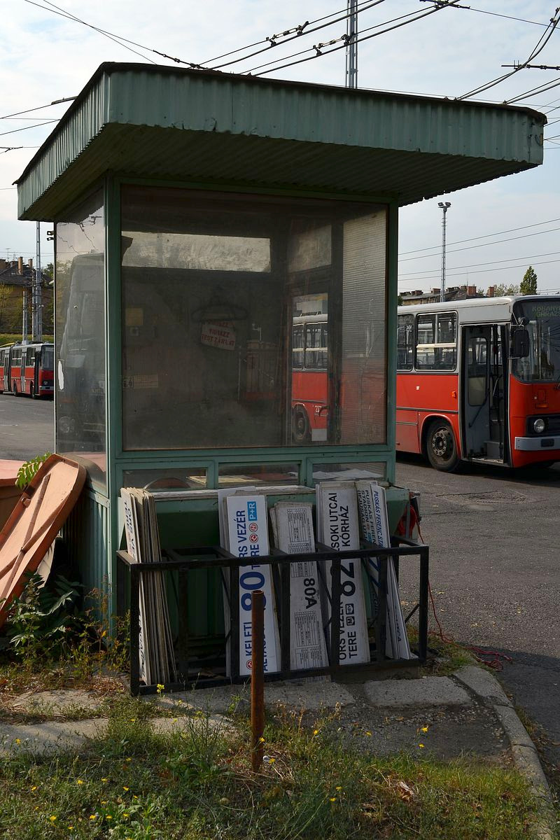 Buszos trafik. Cigi nincs...