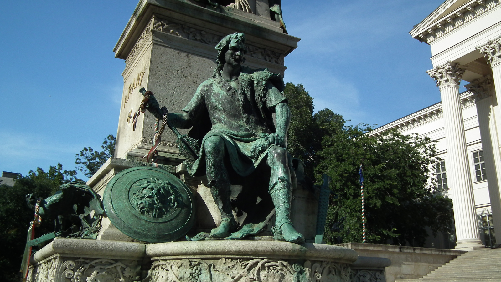 Arany János-szobor, Toldi Miklós