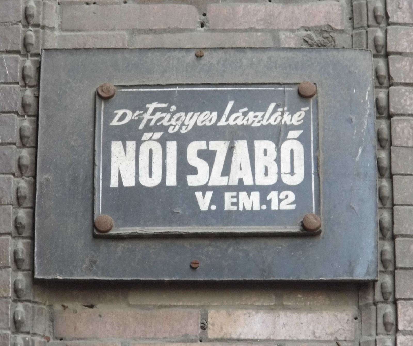 Dr.? Női szabó