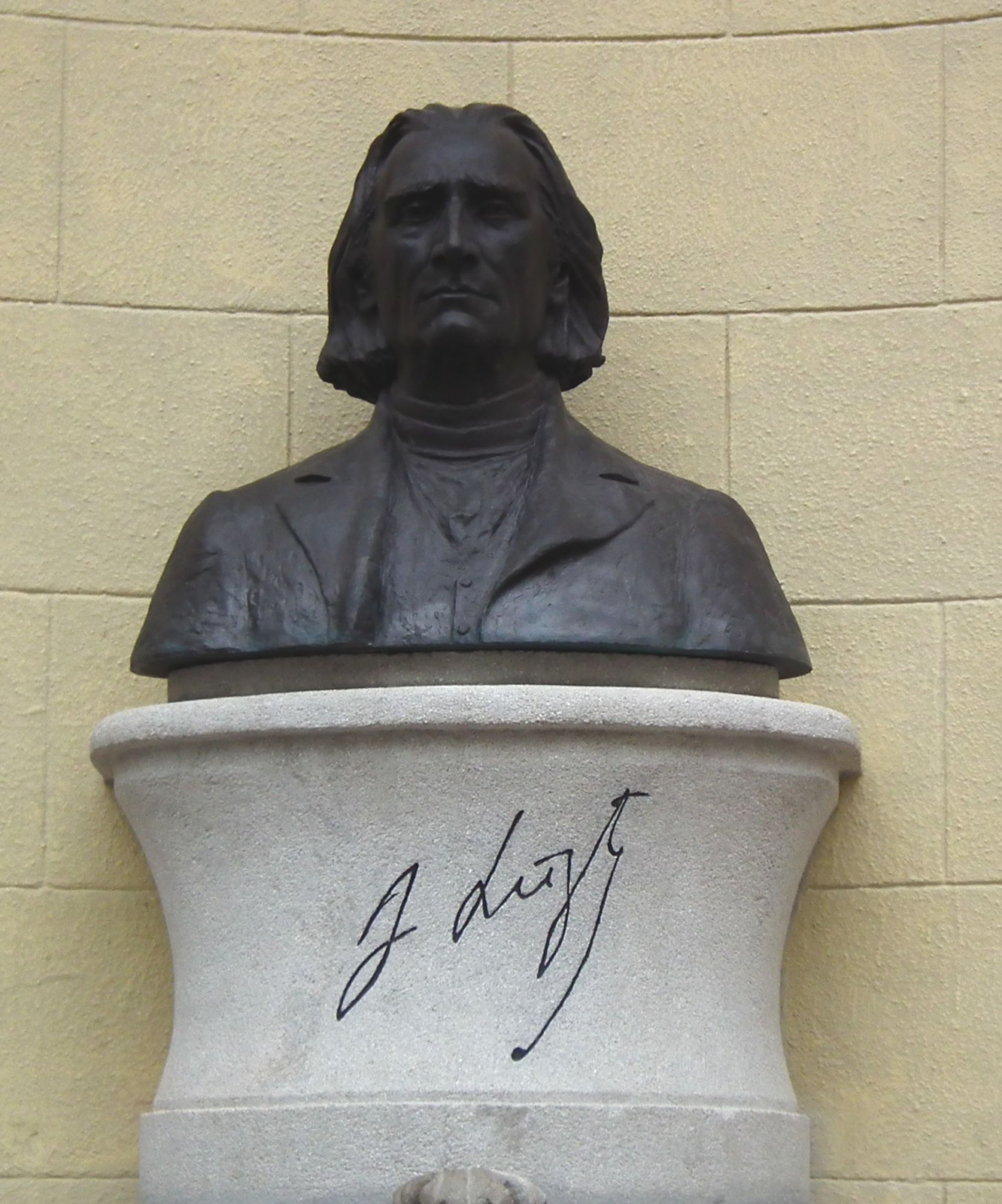 Liszt Ferenc szobra