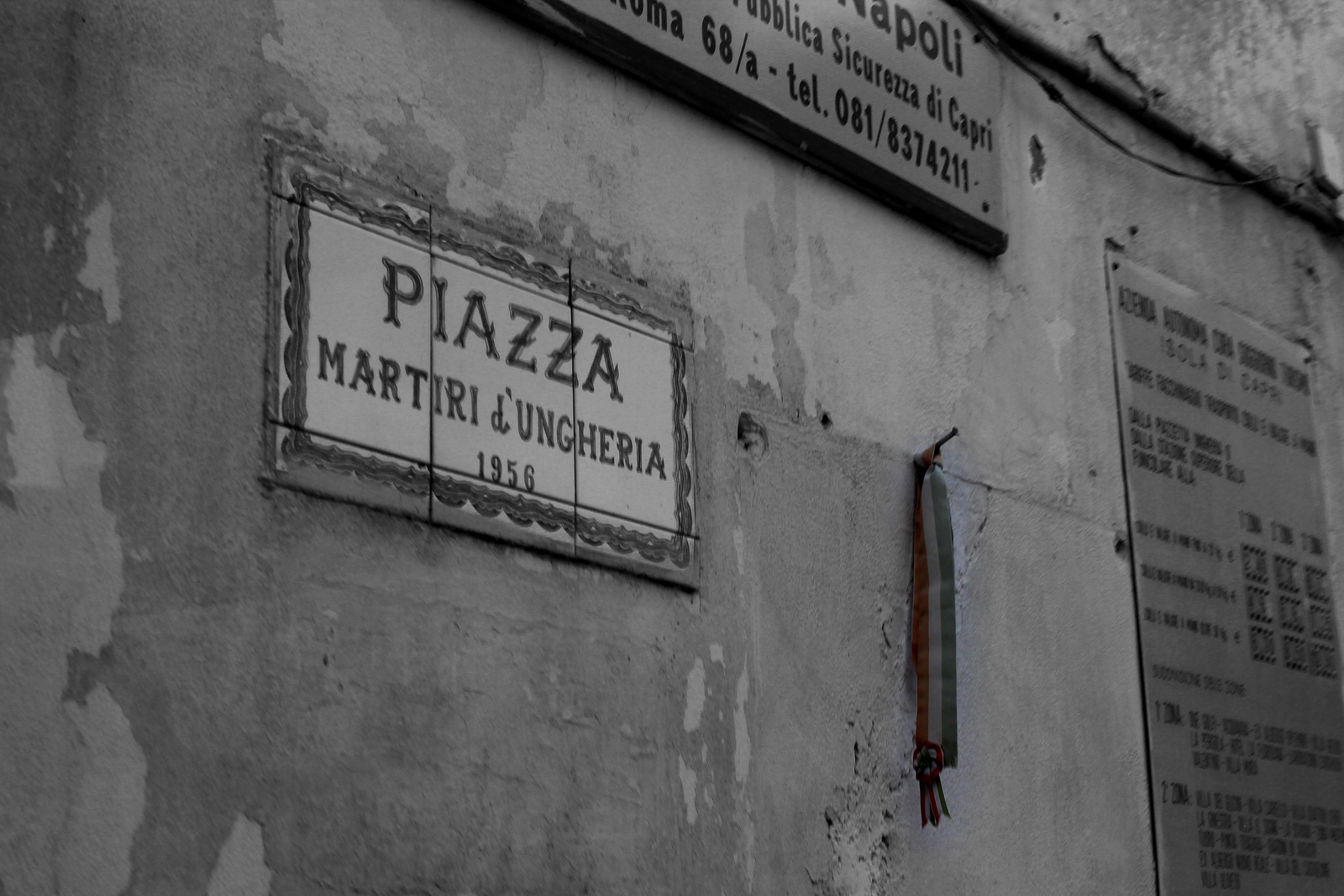 1956 emléke Caprin...egy tér... Piazza Martiri d'Ungheria