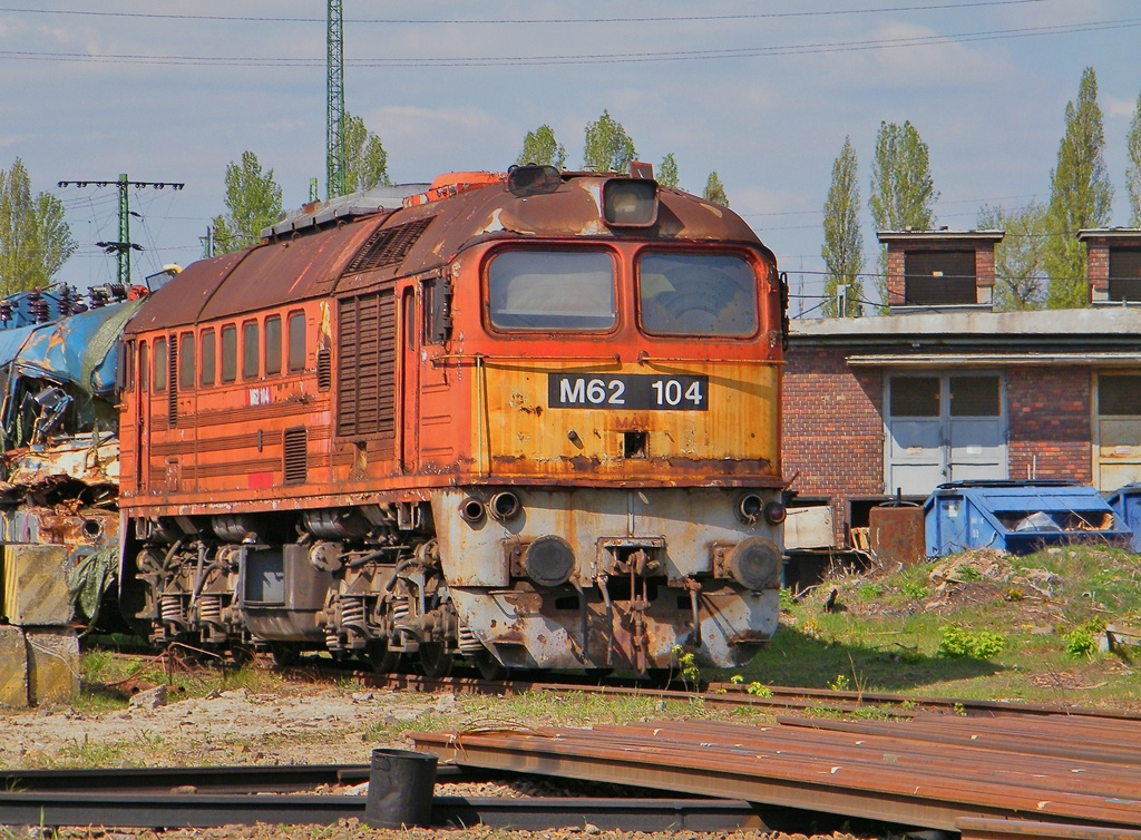 M 62 104 - 002