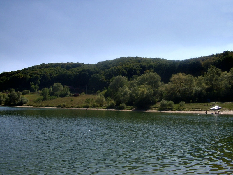 Erdély, a Bözödi-tó, őszi, fáradt napsütésben, 2012.aug.30.