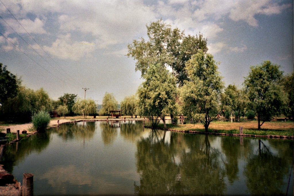 Tükörkép.Sáromberke-horgászcentrum, Erdély