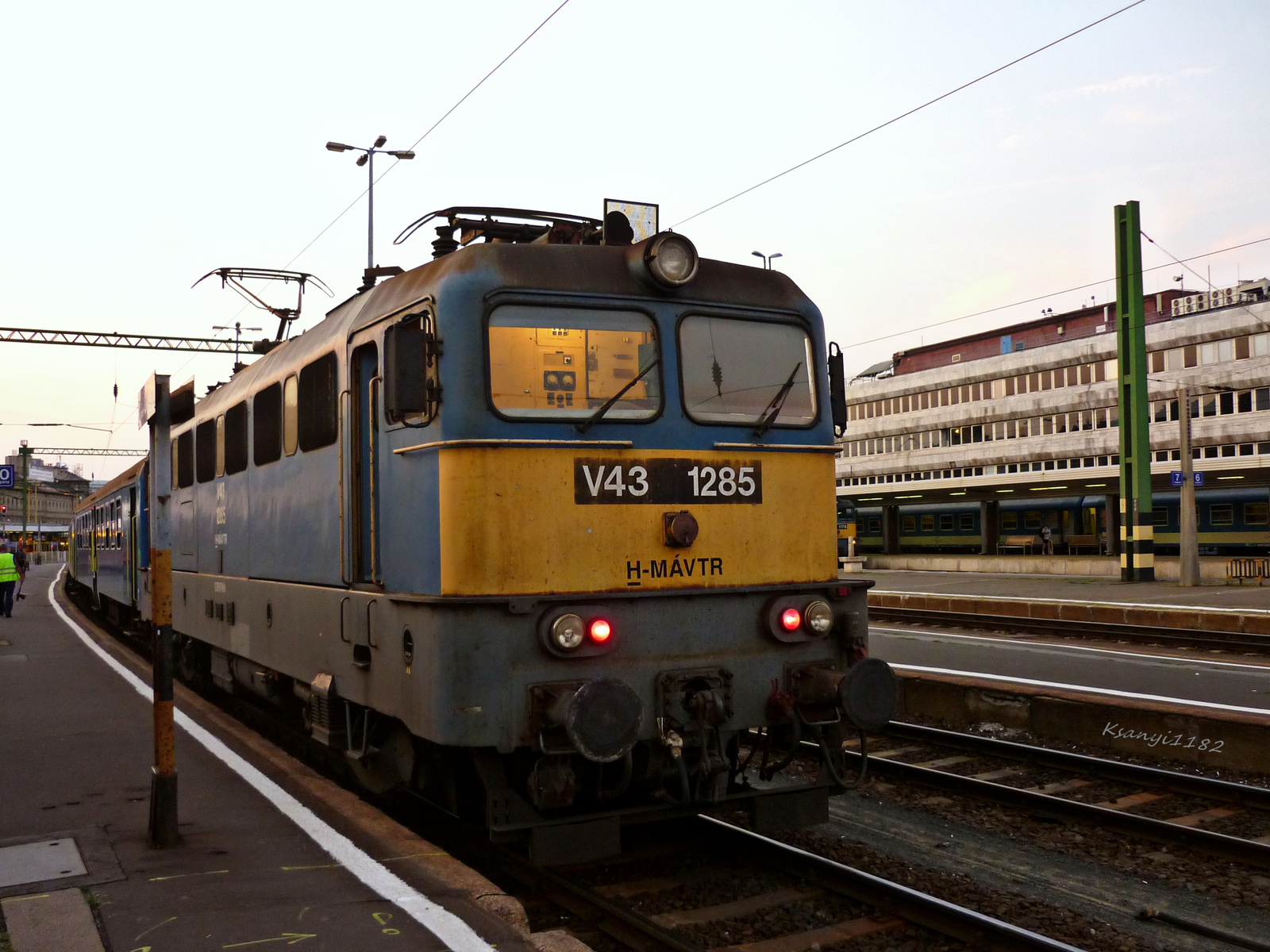 V43 1285 ( Bp.-Déli )