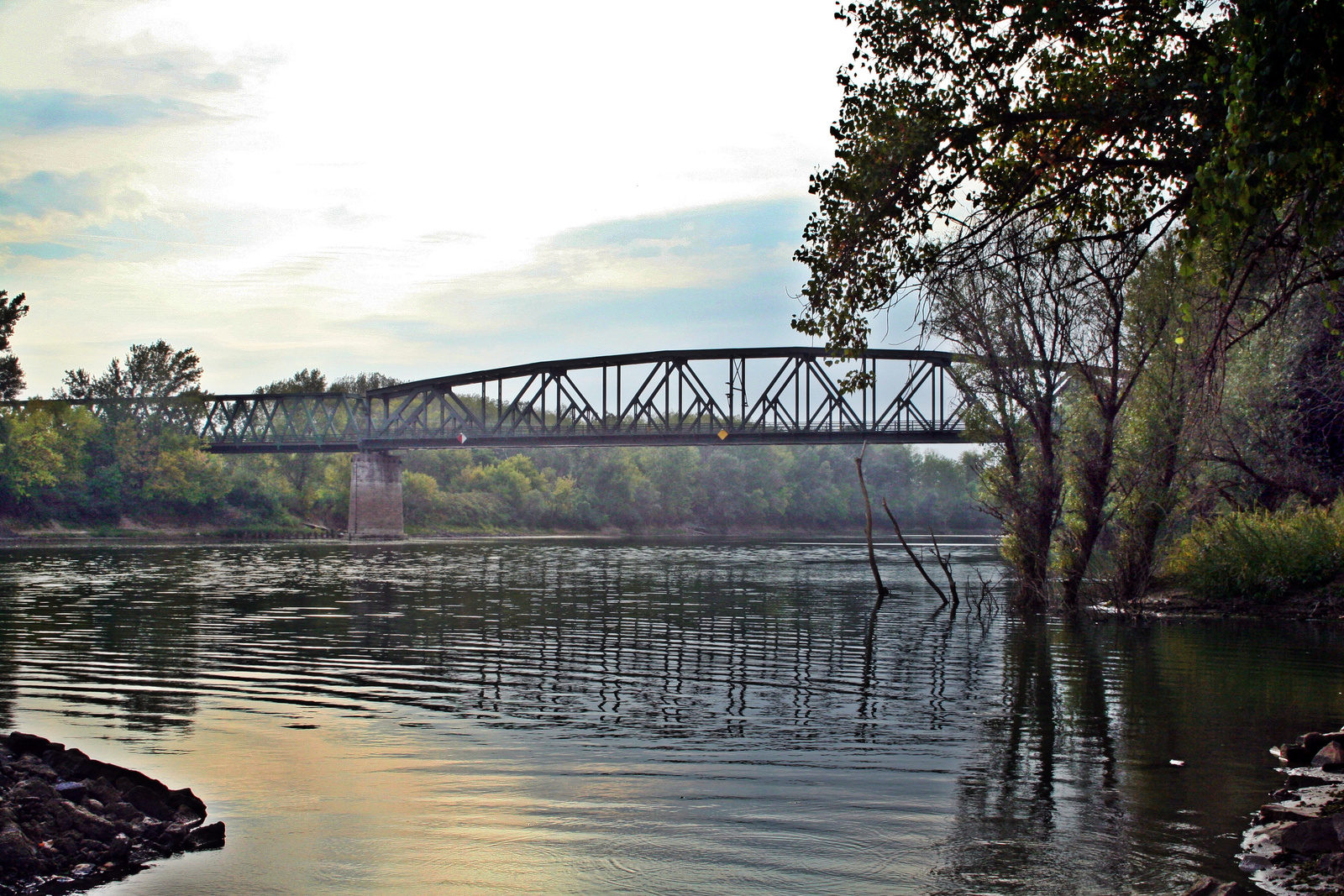 Híd a Tisza- folyó felett