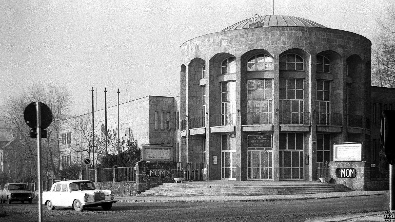 MOM Művelődési Központ, 1976