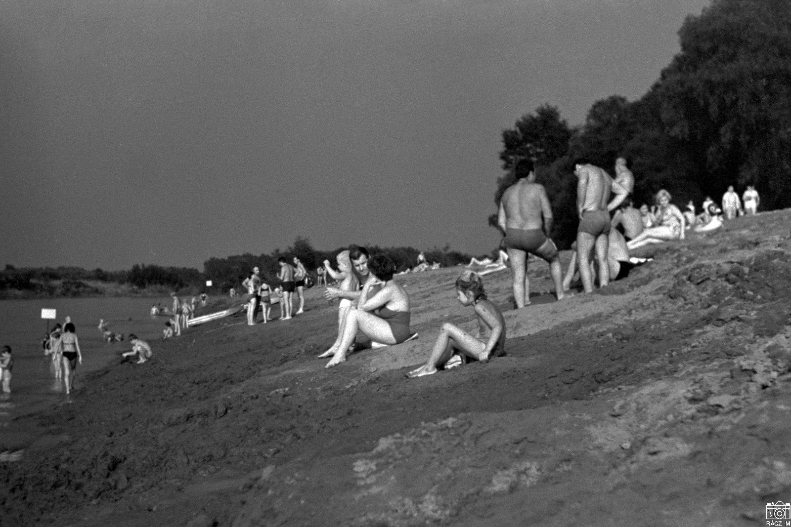 strandolók vörösben, 1974