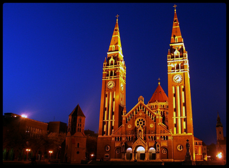 Fogadalmi templom - Szeged, Dóm tér