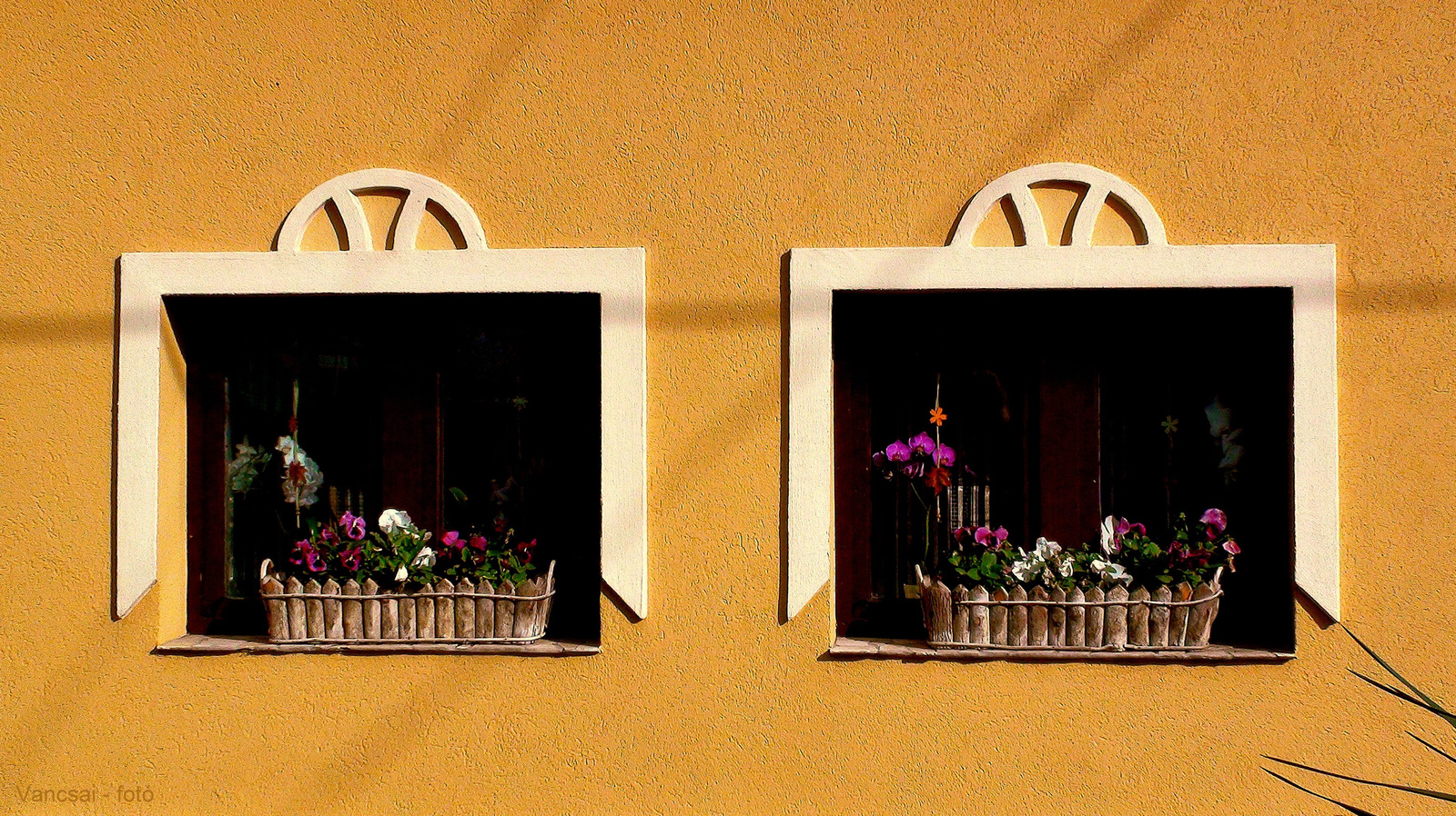 Két kis ablak