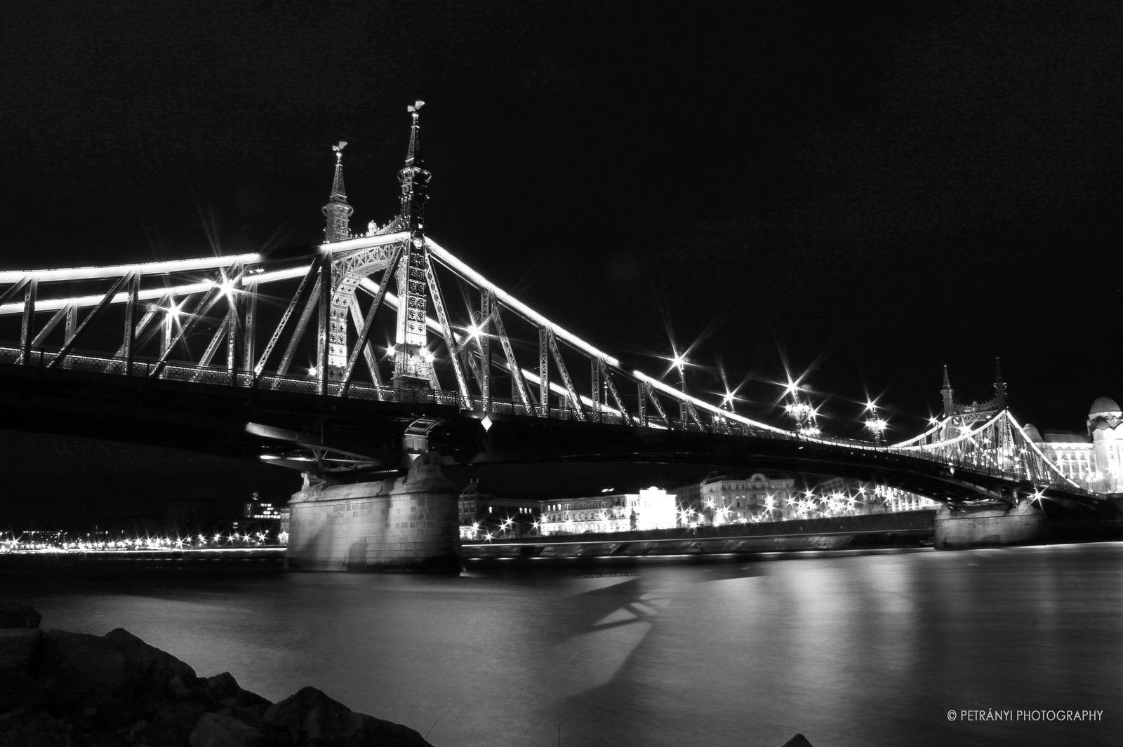 Szabadság híd fekete fehérben