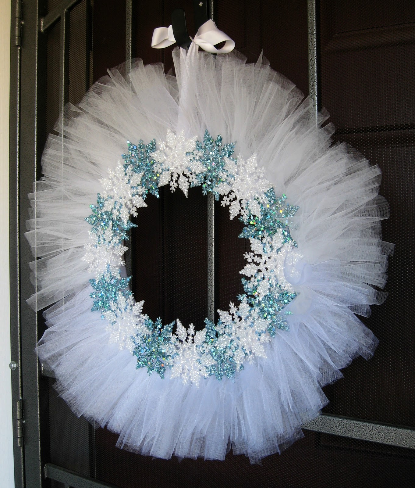 snowflake tulle wreath pic 2 edited