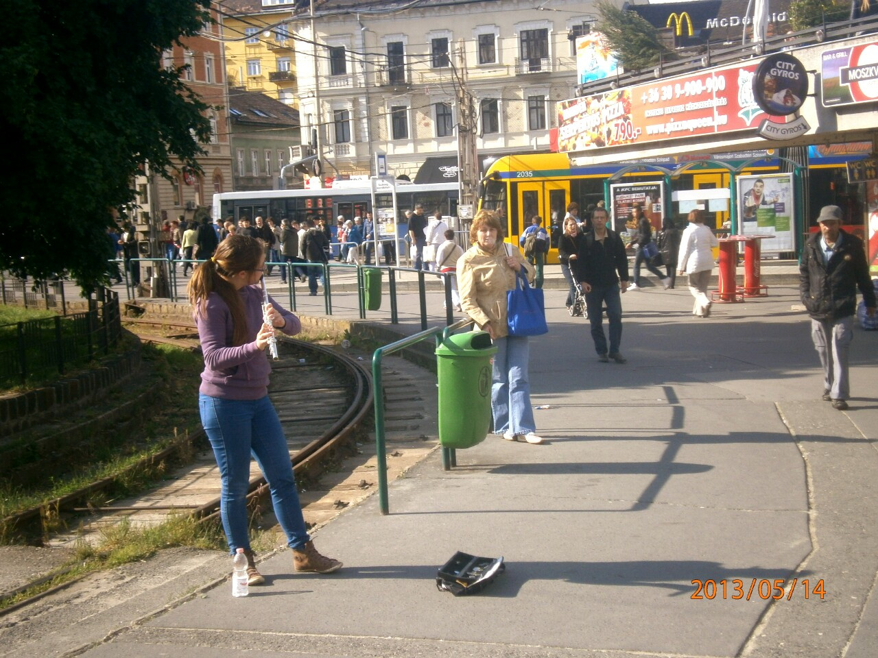 Utcai zenész a Széll Kálmán téren