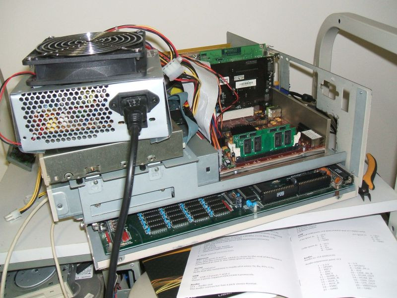 Sam440EP Flex(PowerPC CPU) AMIGA2000-be építve