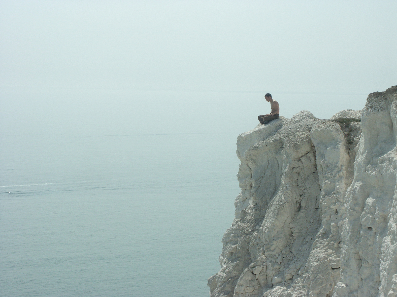 Meditáció a tengerparton. Bajomi Bálint, 2008.