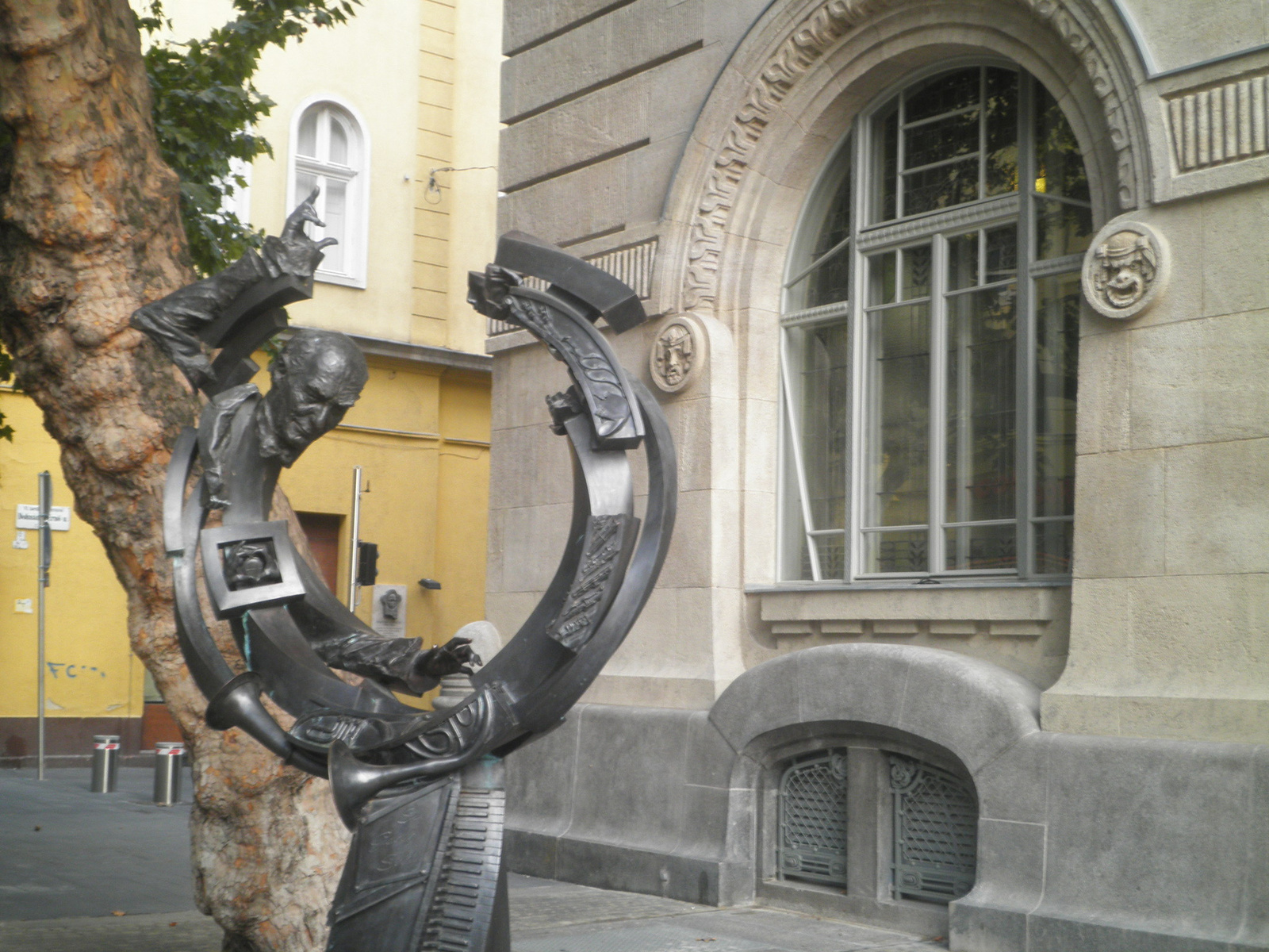 Solti György szobra Budapesten