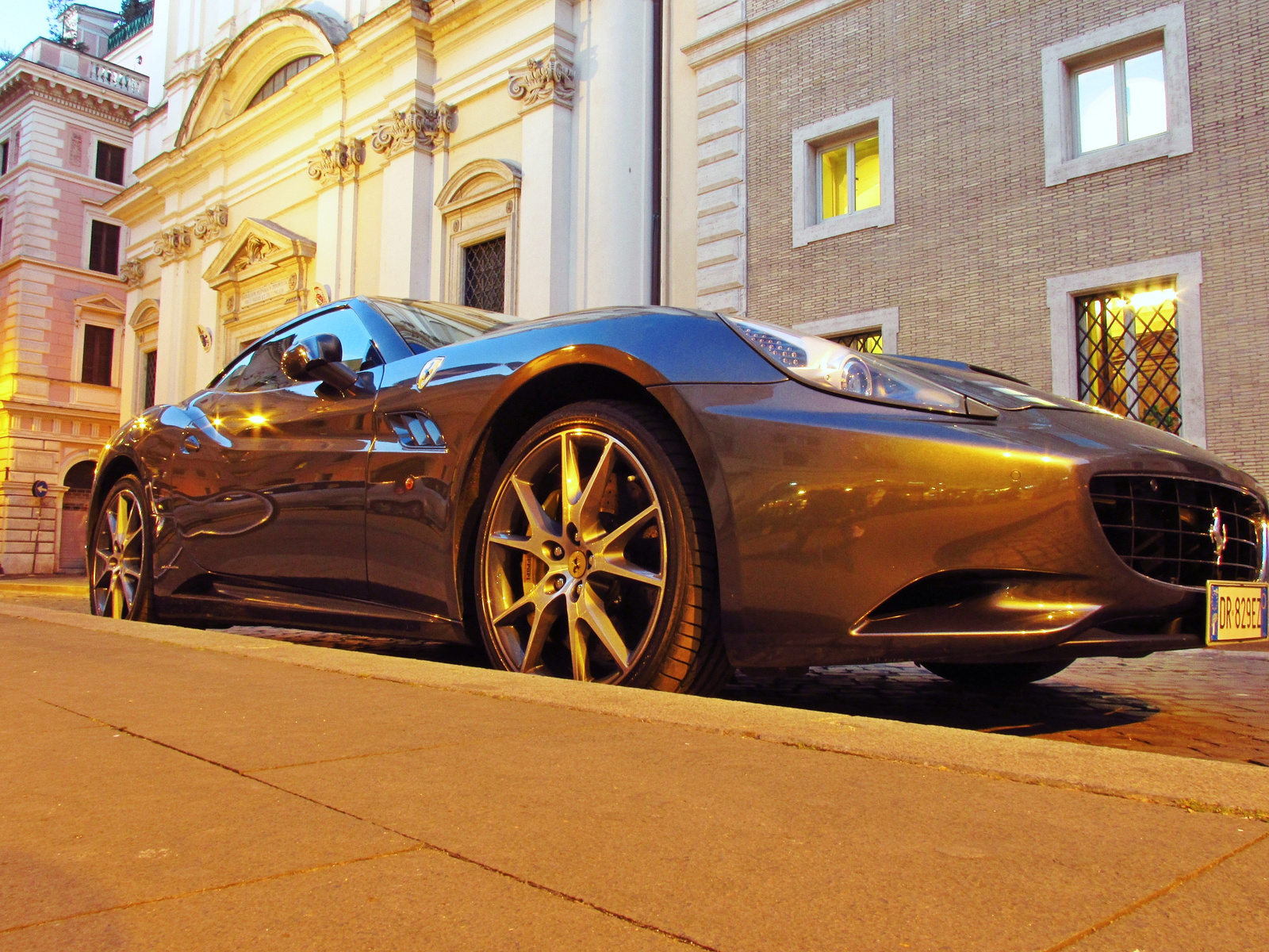 Ferrari Róma utcáin