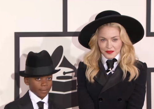 madonna grammys red carpet (3).png