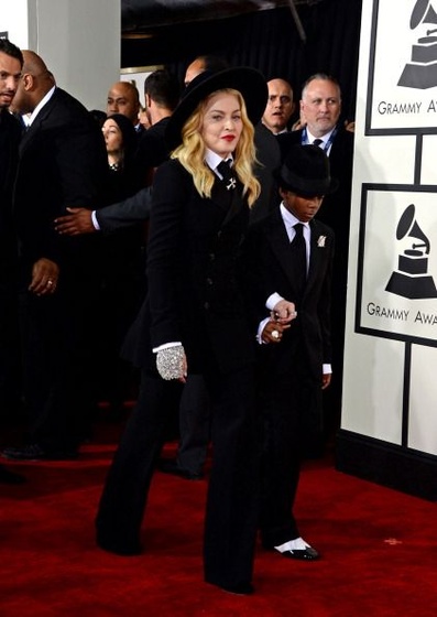 madonna grammys red carpet (40)