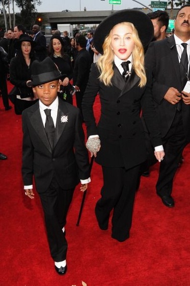 madonna grammys red carpet (60)