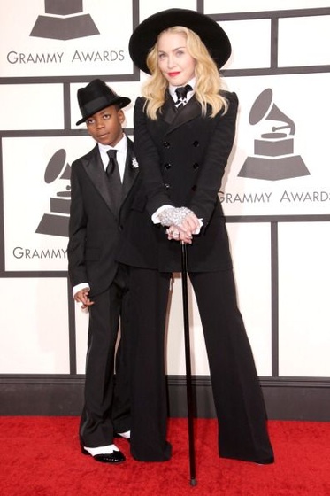 madonna grammys red carpet (86)