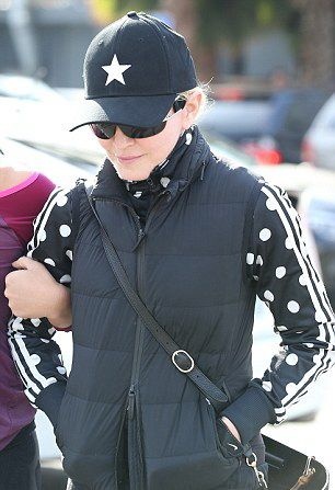 madonna-out-and-about-los-angeles-20140127 (2)