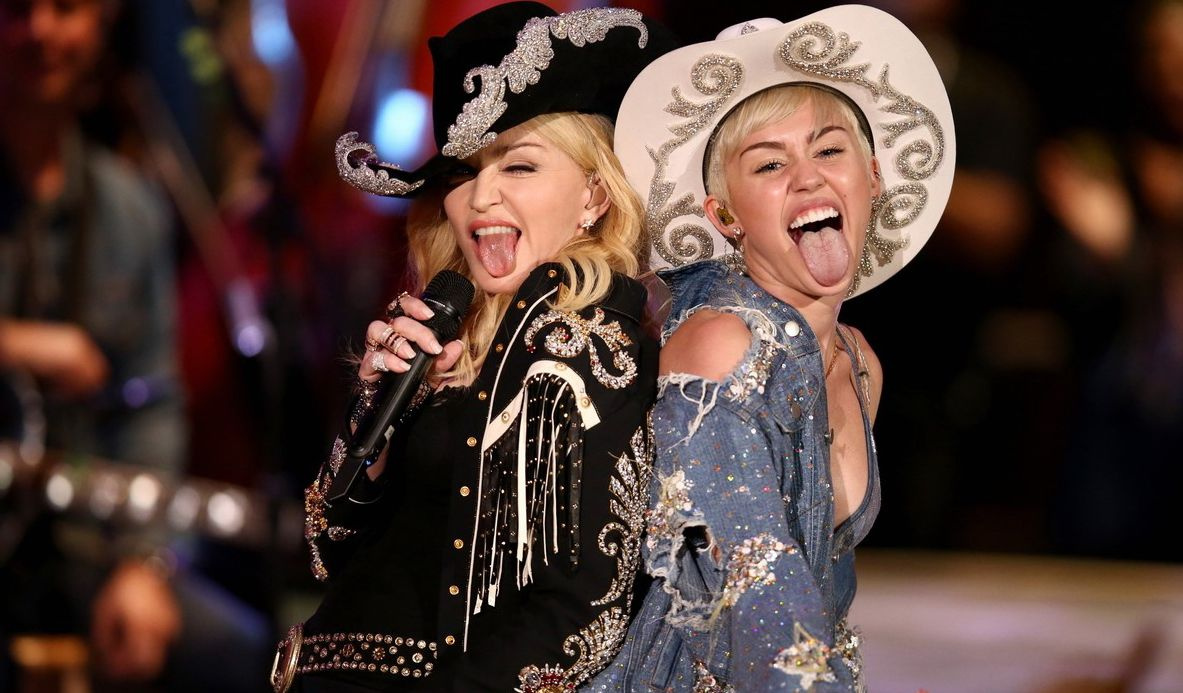 20140130-video-pictures-madonna-miley-cyrus-unplugged-duet-06