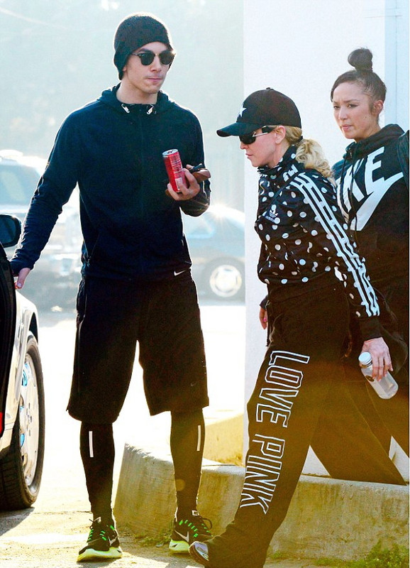 madonna-after-workout-timor-steffens-los-angeles-140129 (1)