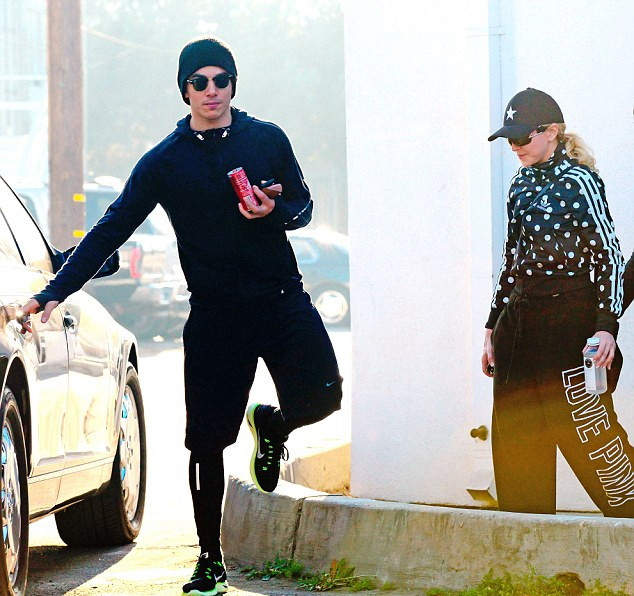 madonna-after-workout-timor-steffens-los-angeles-140129 (5)