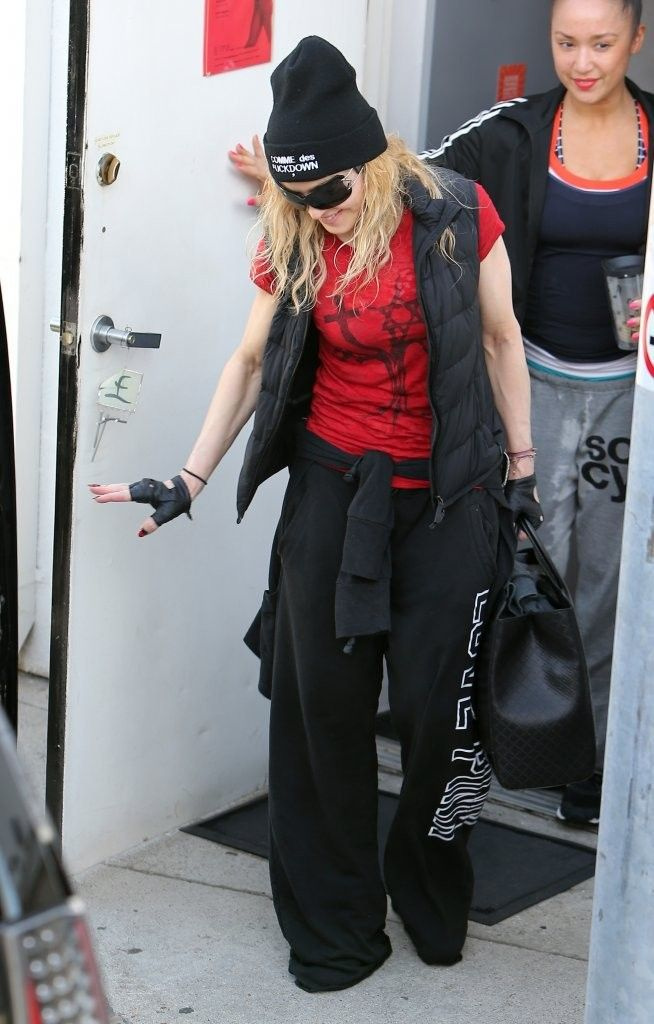 20140308-pictures-madonna-out-and-about-los-angeles-47