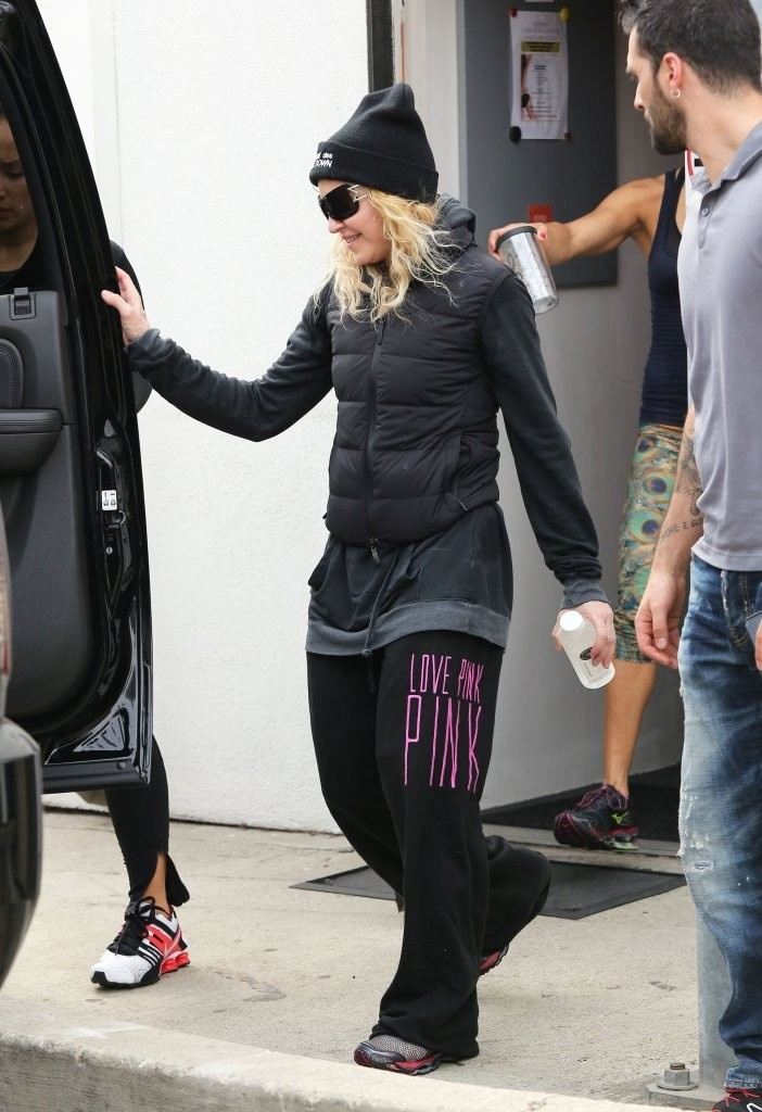 20140312-pictures-madonna-out-and-about-los-angeles-02