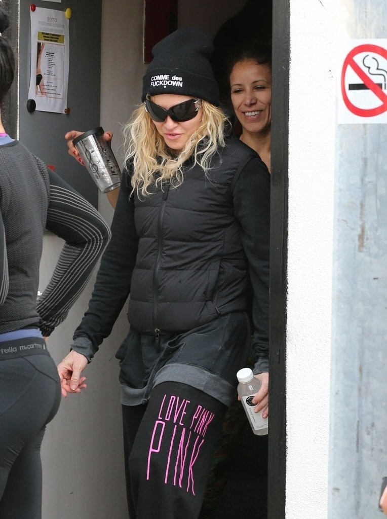 20140312-pictures-madonna-out-and-about-los-angeles-11