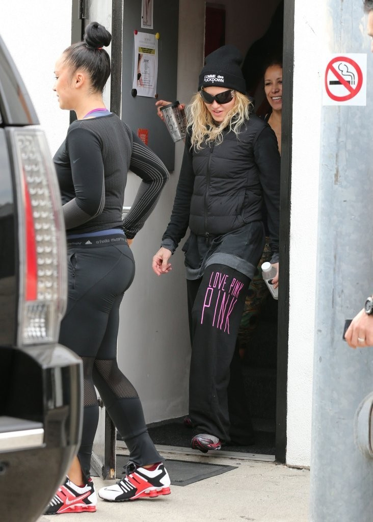 20140312-pictures-madonna-out-and-about-los-angeles-12