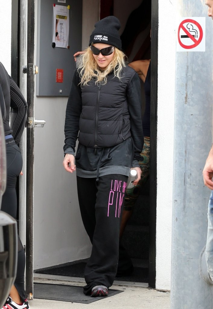 20140312-pictures-madonna-out-and-about-los-angeles-14