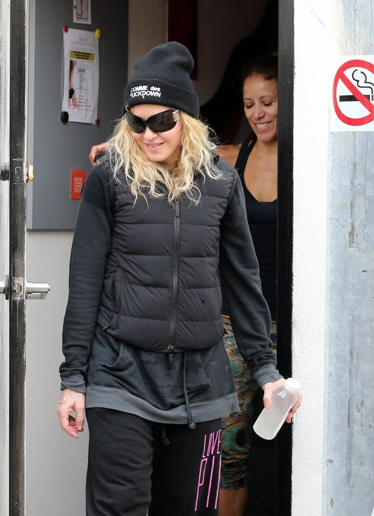 20140312-pictures-madonna-out-and-about-los-angeles-17