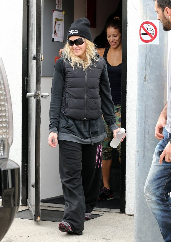 20140312-pictures-madonna-out-and-about-los-angeles-18