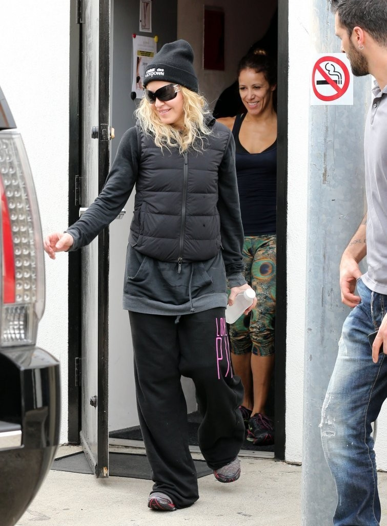 20140312-pictures-madonna-out-and-about-los-angeles-20
