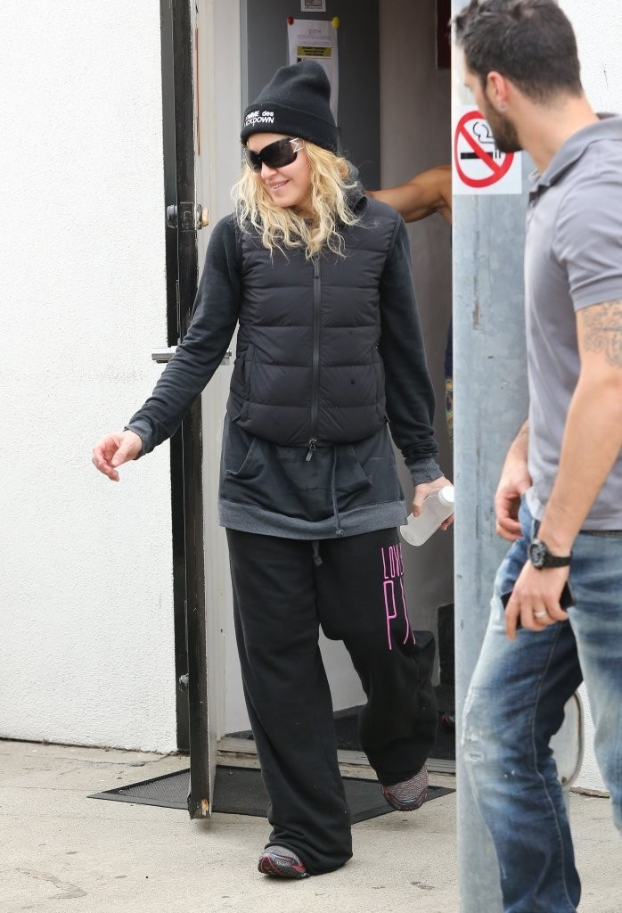 20140312-pictures-madonna-out-and-about-los-angeles-22