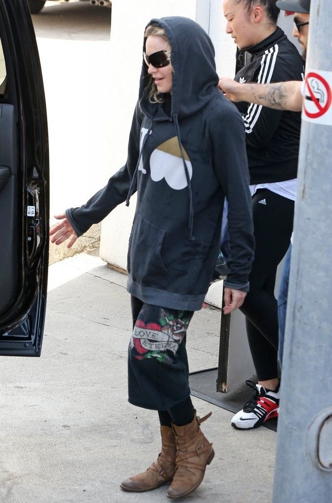 20140419-pictures-madonna-out-and-about-los-angeles-10