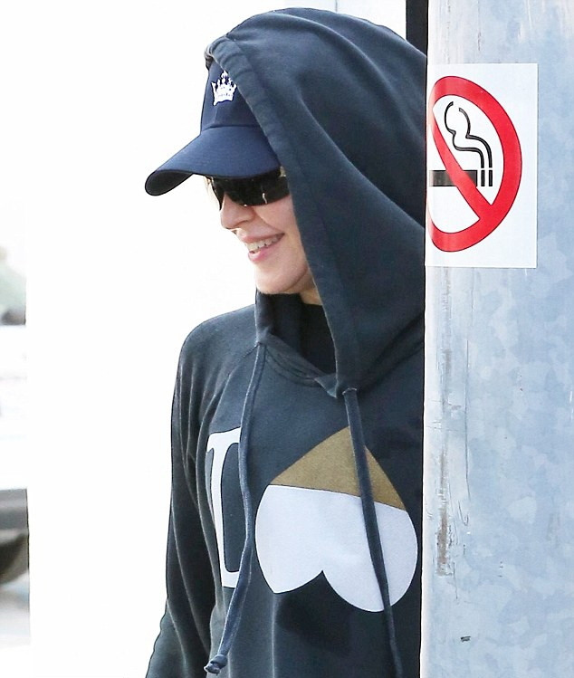 20140423-pictures-madonna-instagram-out-and-about-los-angeles-03