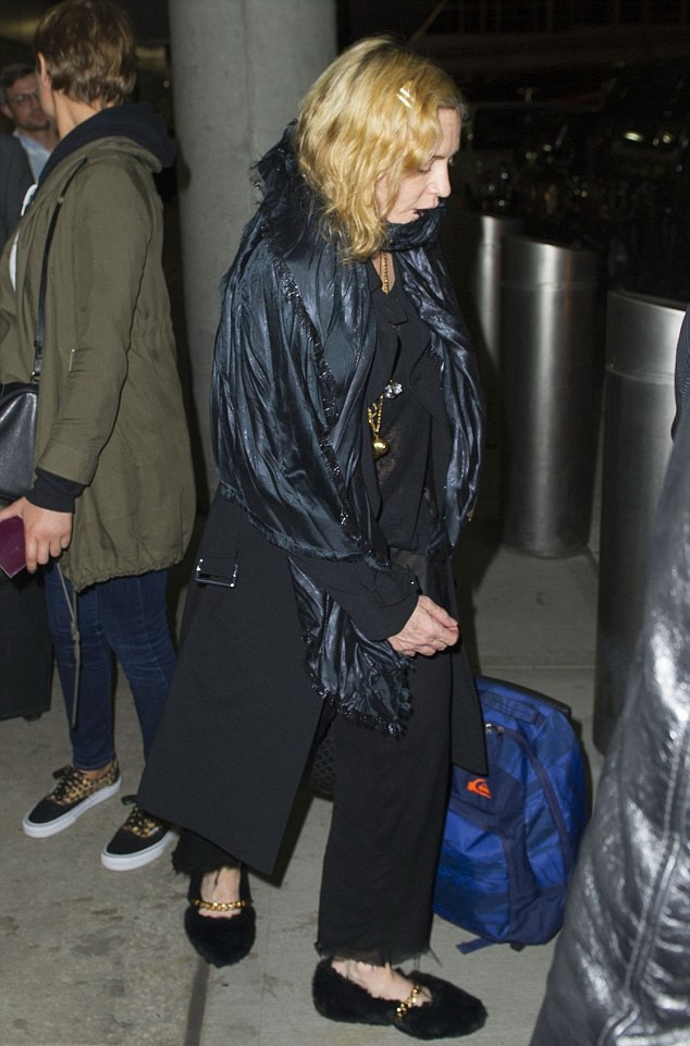 170827 madonna-jfk-airport-ny (4)