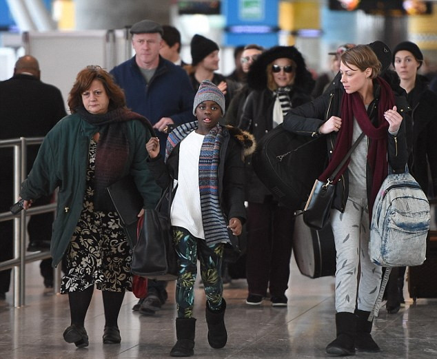 20150108-pictures-madonna-out-and-about-new-york-07