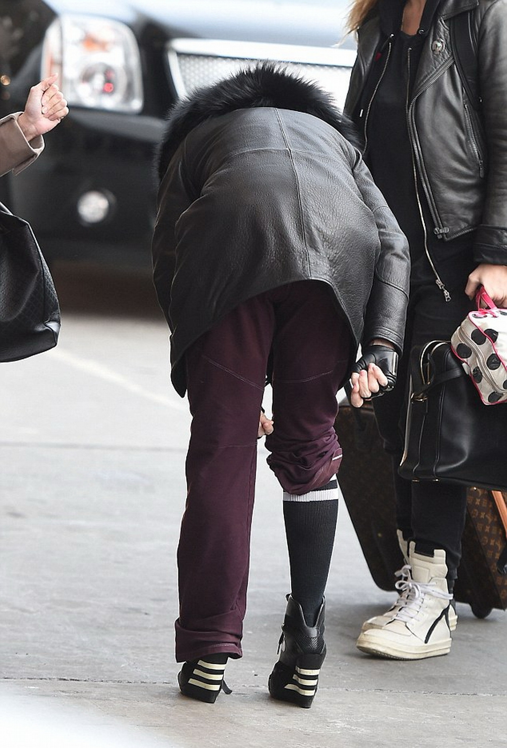 20150201-pictures-madonna-jfk-airport-new-york-08