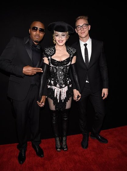 20150208-pictures-madonna-grammy-awards-red-carpet-28