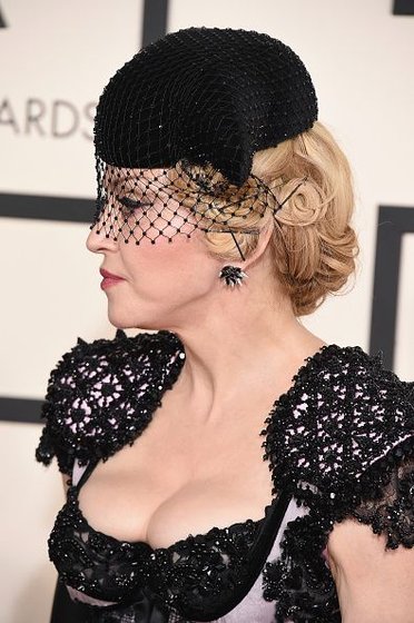 20150208-pictures-madonna-grammy-awards-red-carpet-36