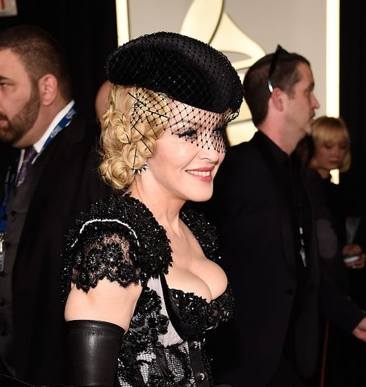 20150208-pictures-madonna-grammy-awards-red-carpet-108