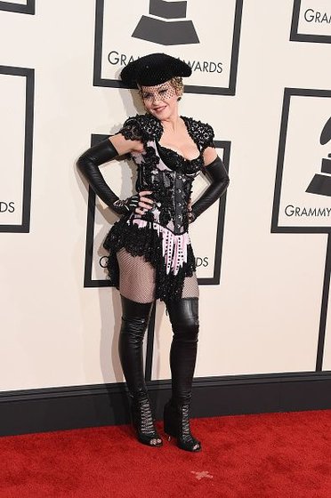 20150208-pictures-madonna-grammy-awards-red-carpet-120