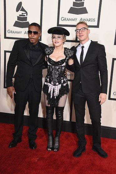 20150208-pictures-madonna-grammy-awards-red-carpet-142