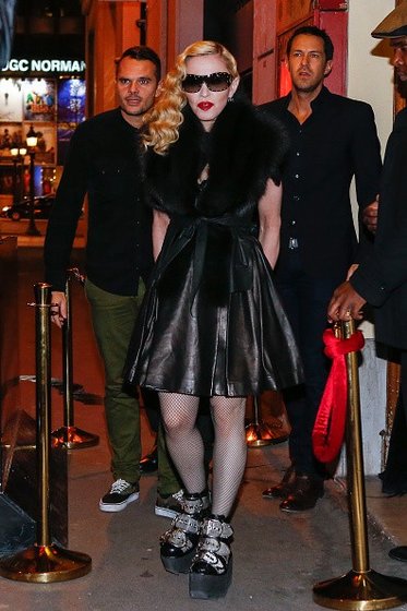 20150303-pictures-madonna-paris-out-and-about-04-arriving-at-ras